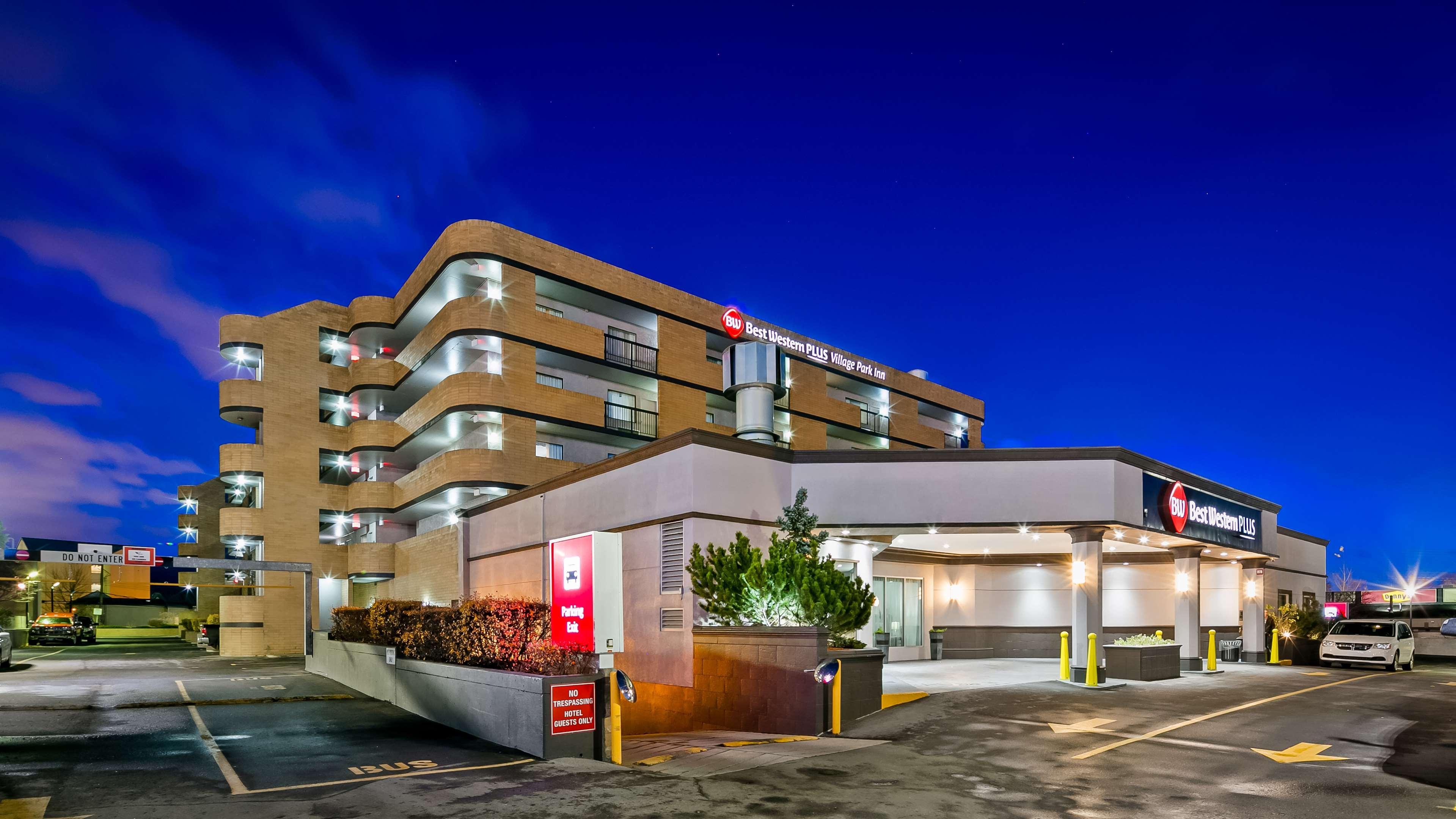 Best Western Plus Village Park Inn YYC Eksteriør billede
