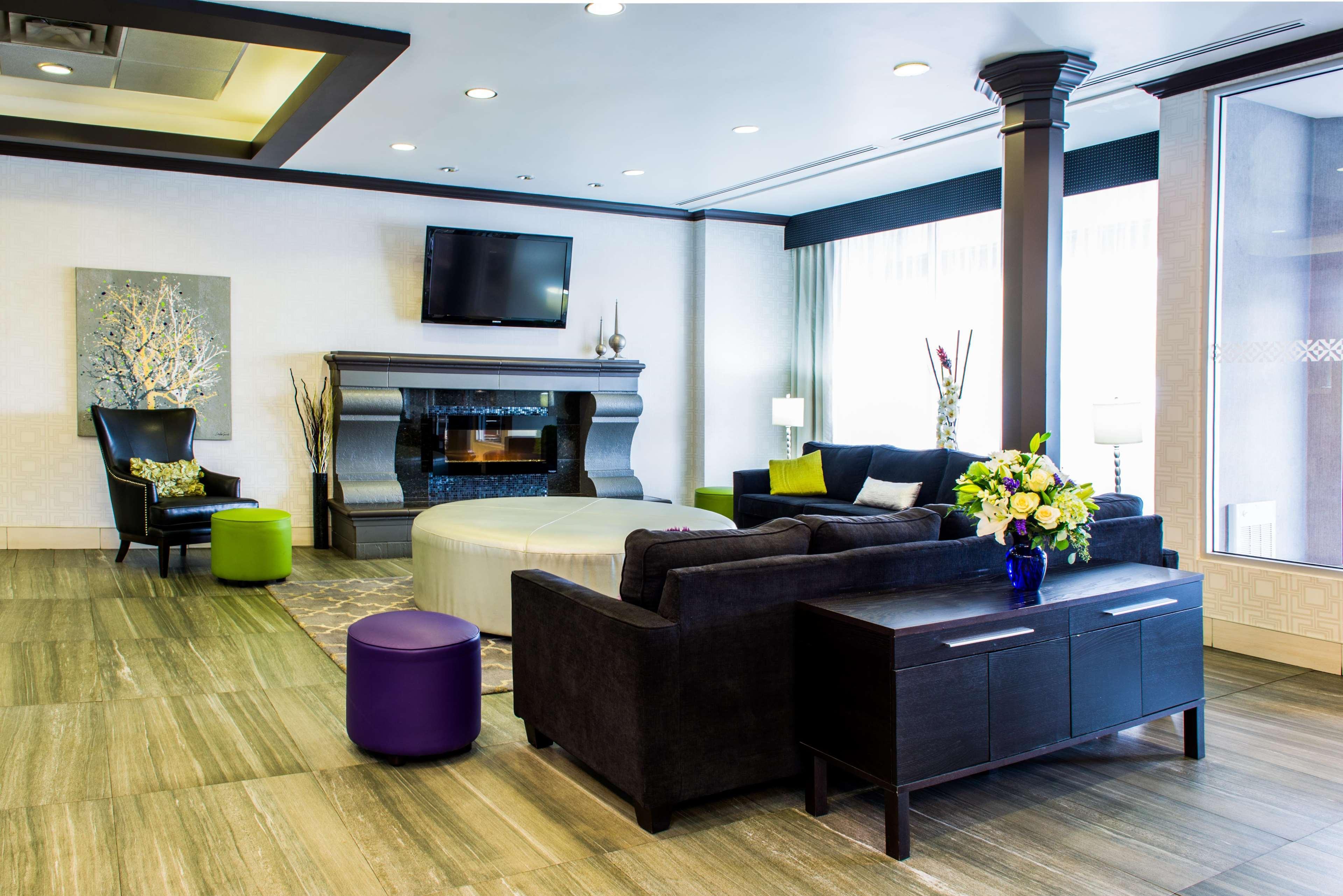 Best Western Plus Village Park Inn YYC Eksteriør billede