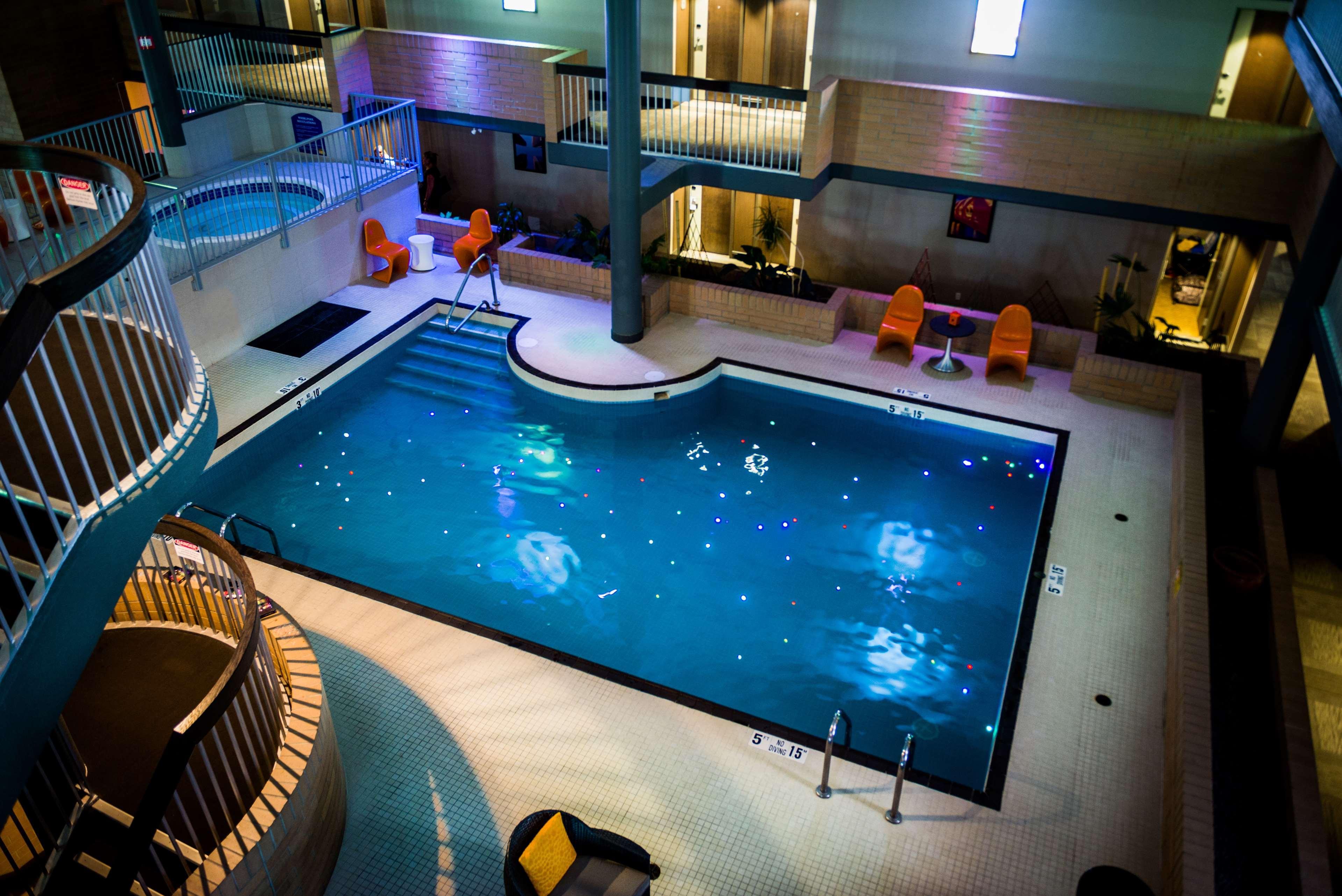 Best Western Plus Village Park Inn YYC Eksteriør billede